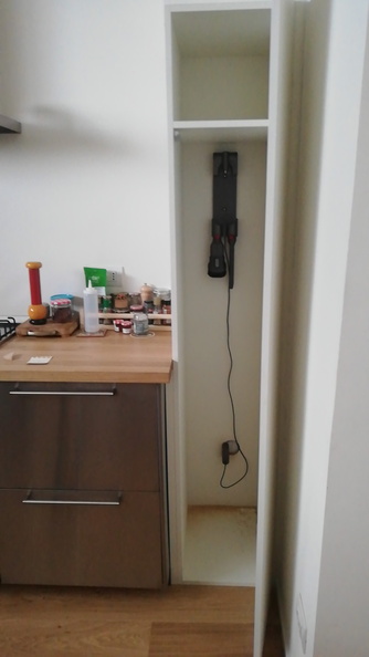 Mobile sotto finestra a dima con telaio con antine sottoscala Laccato Ral 9010    4.jpg