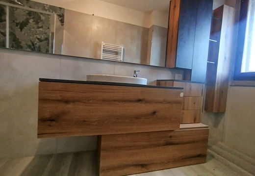 Mobile bagno in rovere realizzato su misura